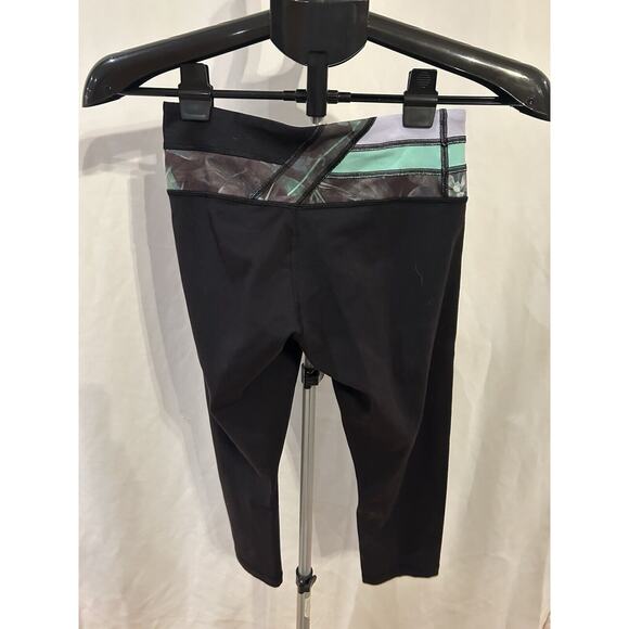 Lululemon Flower Waistband Cropped Leggings Women's size 4 - Picture 2 of 3